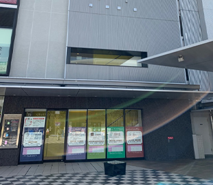 後藤レディースクリニックを北側の出口から出ます。